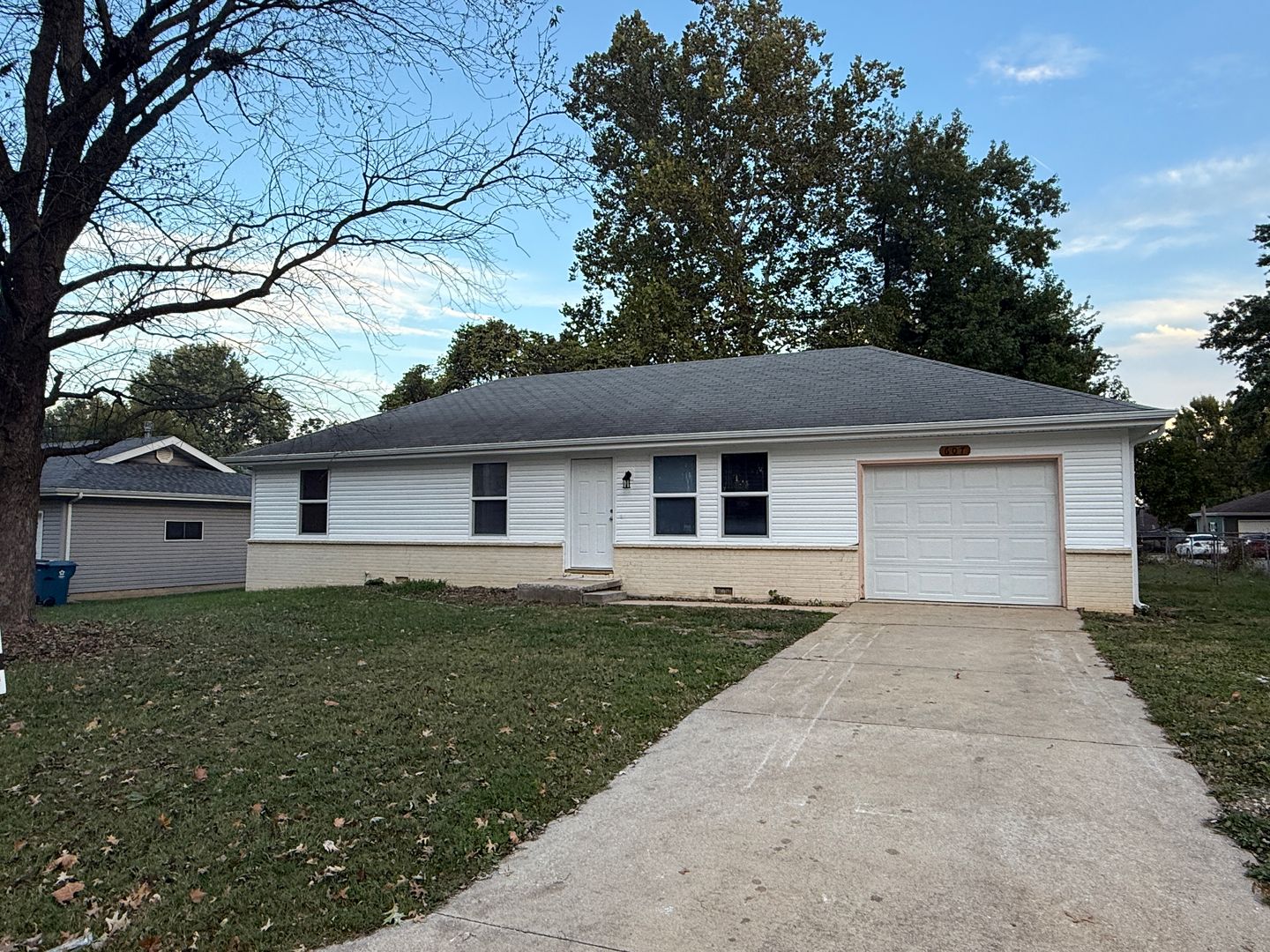 Nixa House: 607 Aspen