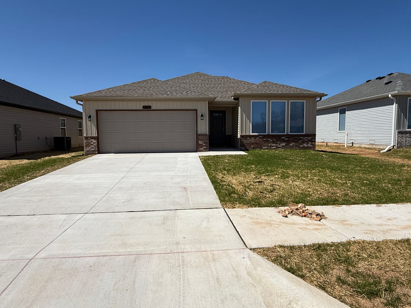 Springfield House: 3465 N Nixon Ave