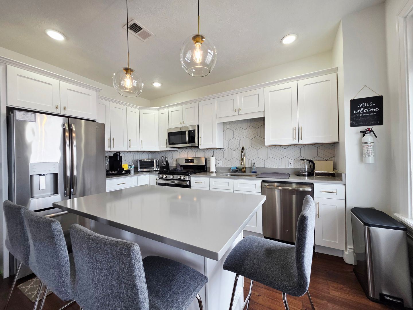 Pittsburgh Apartment: 9 Bailey Ave