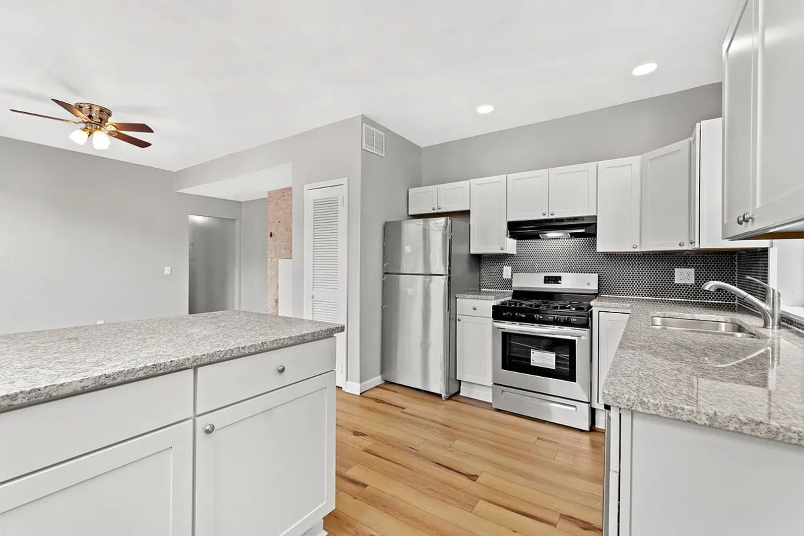 Pittsburgh Apartment: 3805 California ave