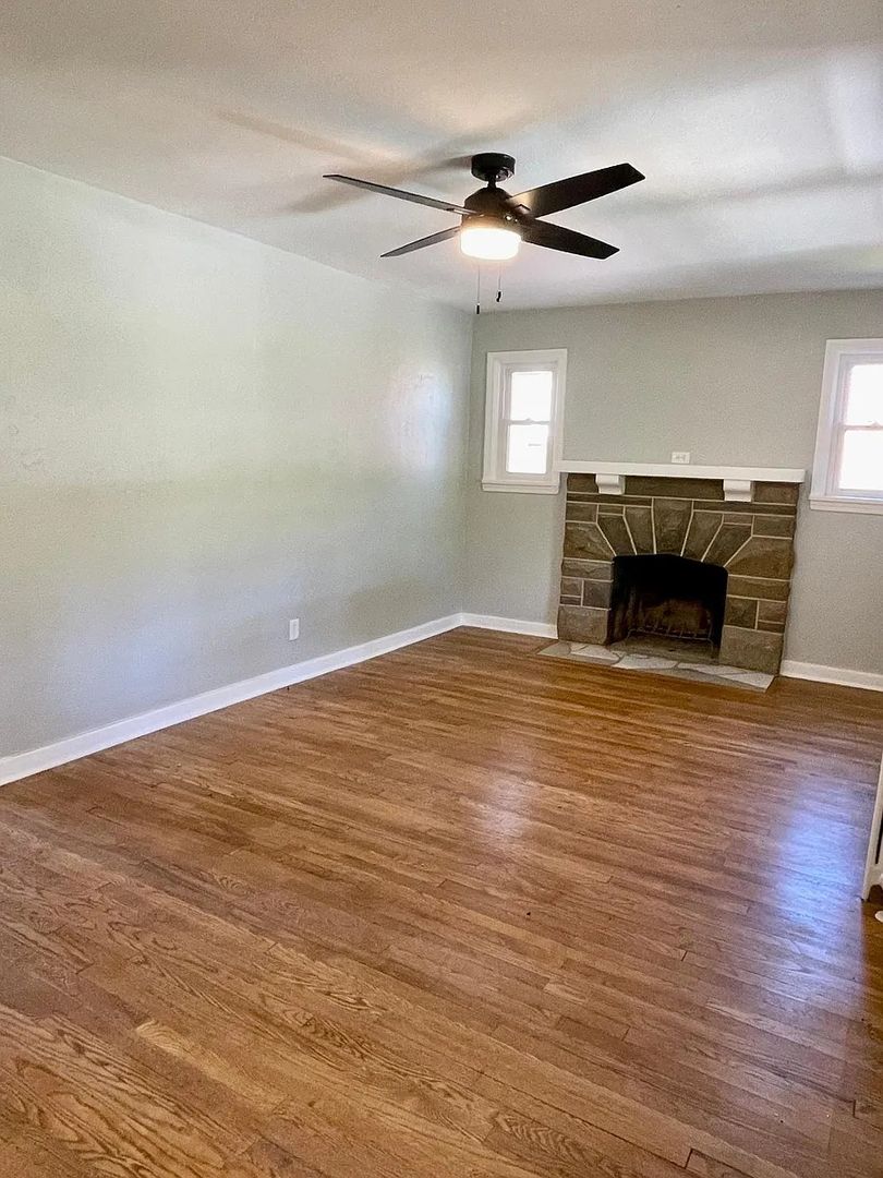 Pittsburgh Apartment: 3915 Mount Troy Road