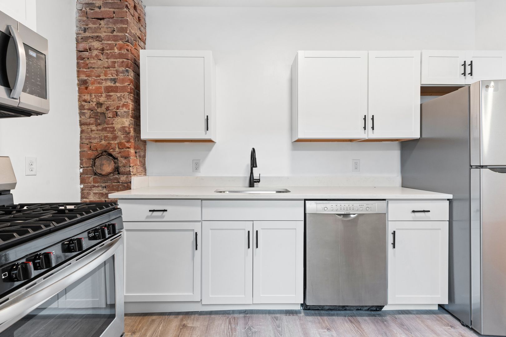 Munhall House: 605 E 19th Ave