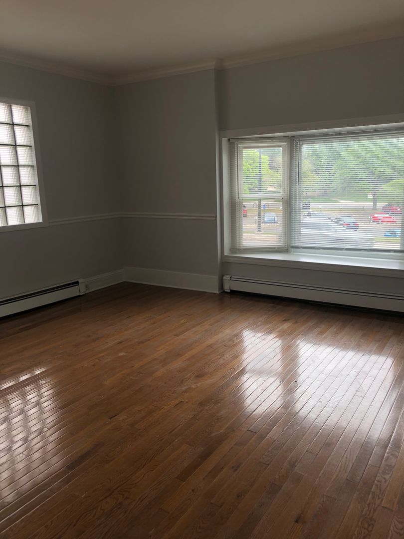 Ypsilanti Apartment: 811 Washtenaw