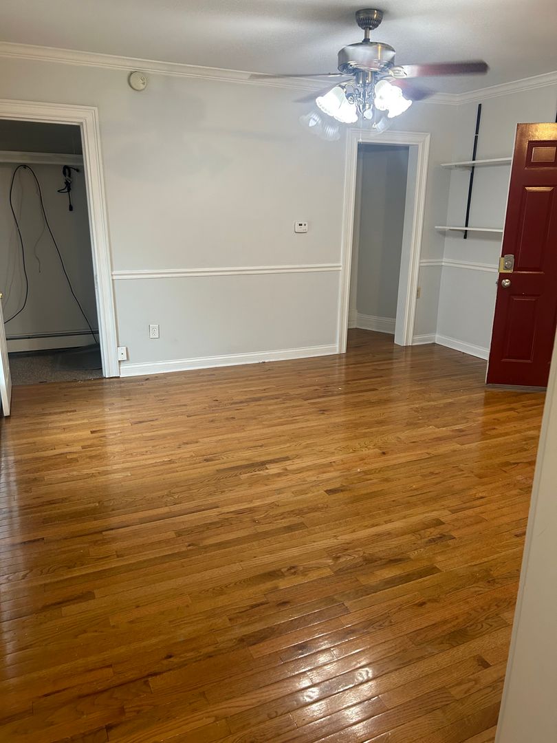 Ypsilanti Apartment: 811 Washtenaw