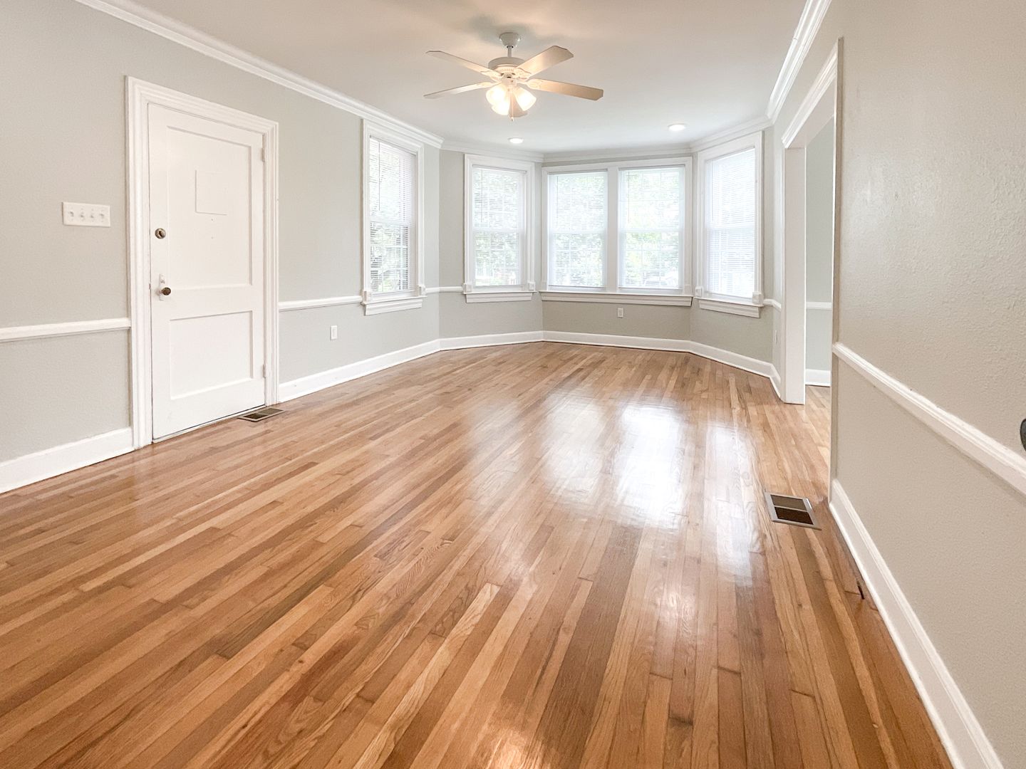 Savannah Apartment: 735 E 52nd Street