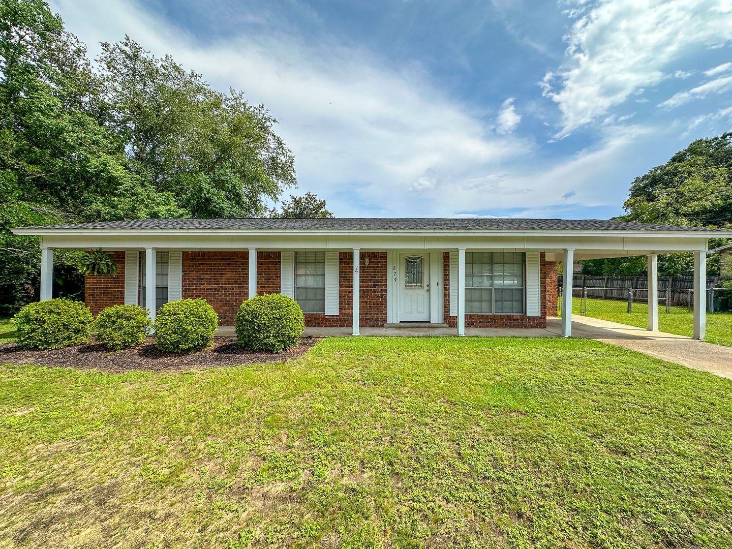 Pensacola House: 279 Airport Blvd
