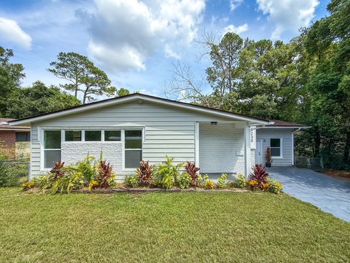 Completely Updated 3/2 House for Rent! A must see! – photo 1