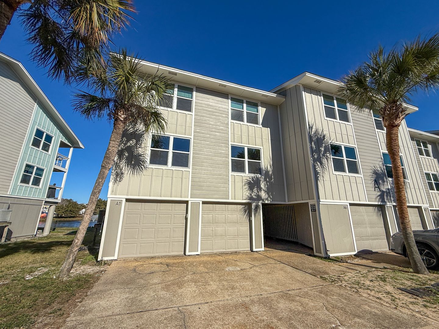 Gulf Breeze House: 200 Pensacola Beach Rd