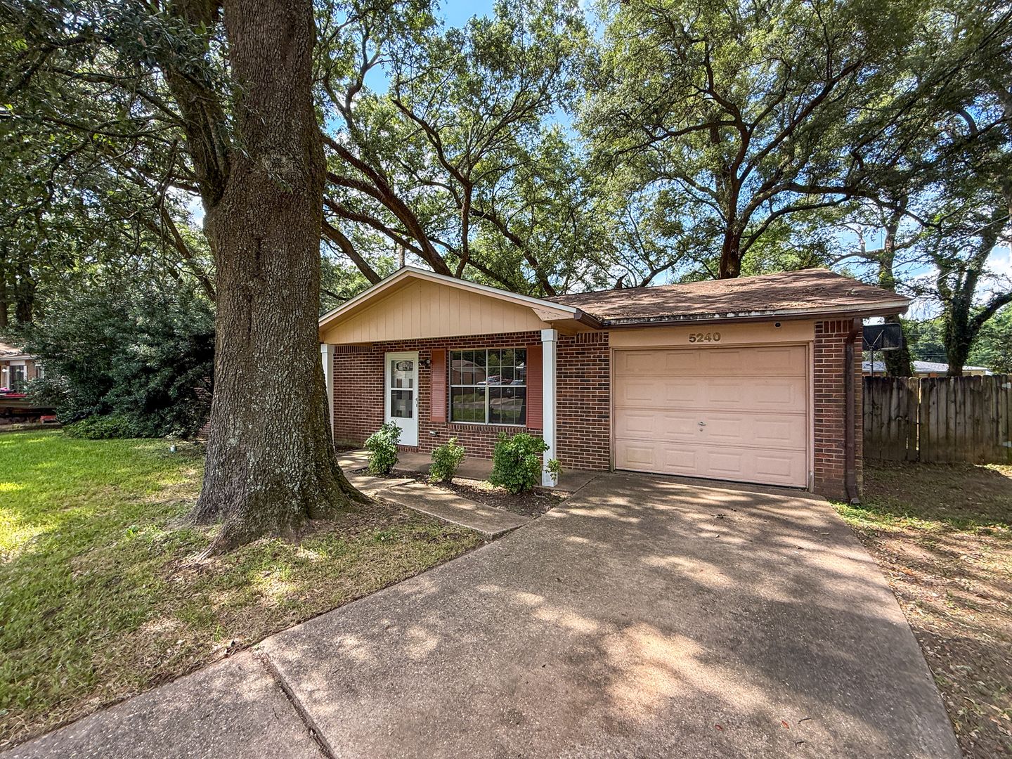 Pace House: 5240 Catalina Street