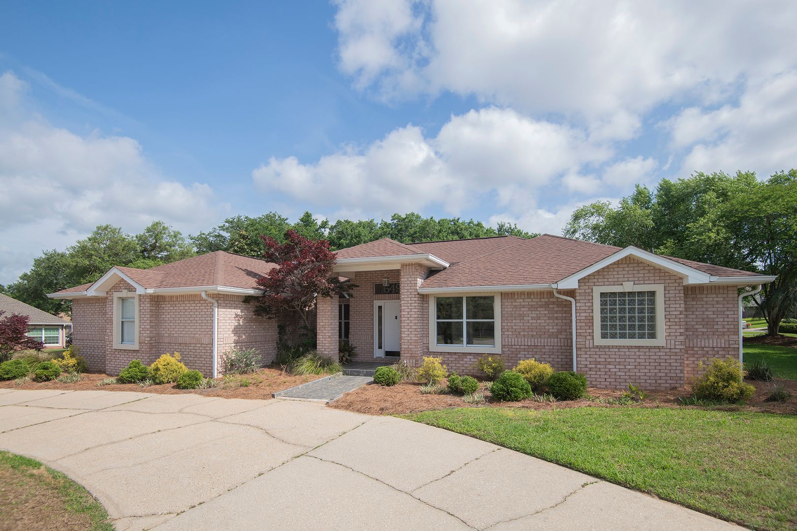 Pace House: 5490 Oakmont Dr.