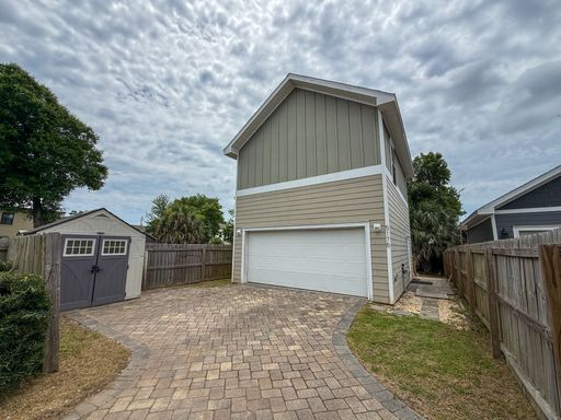 Furnished 1 bedroom 1 bath available for rent in Downtown Pensacola! Water & sewer included! – photo 1