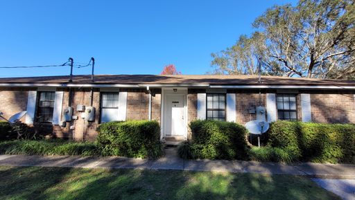 2 Bedroom 1 Bath Duplex for Rent! Trash & Lawn Care Included! – photo 1