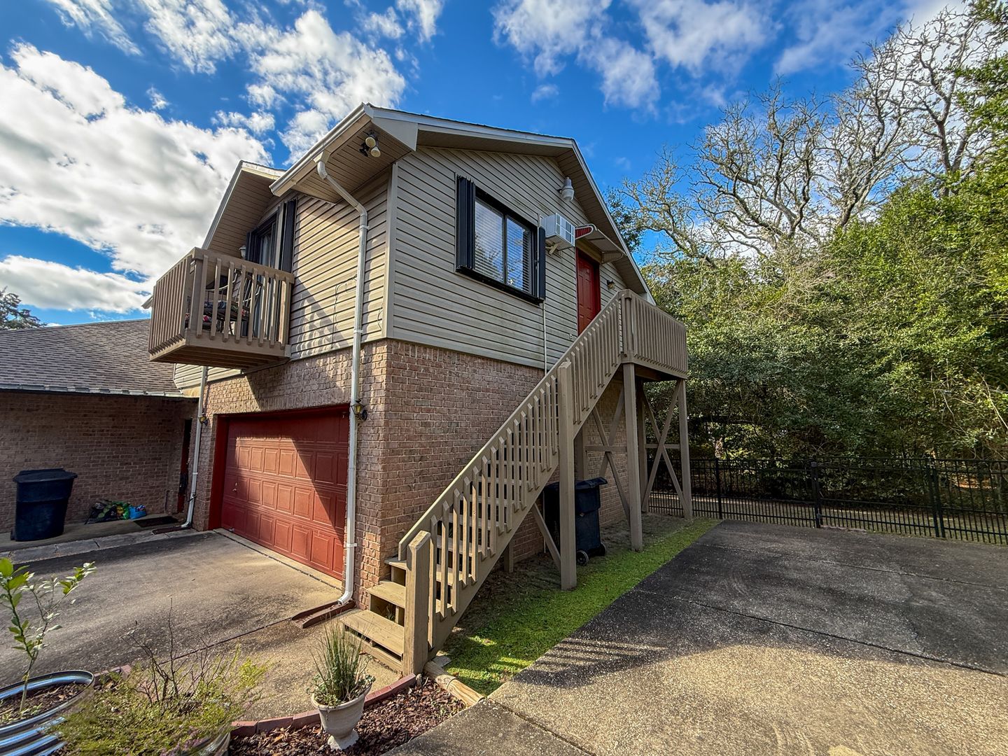 Pensacola House: 2710 E Gonzalez St