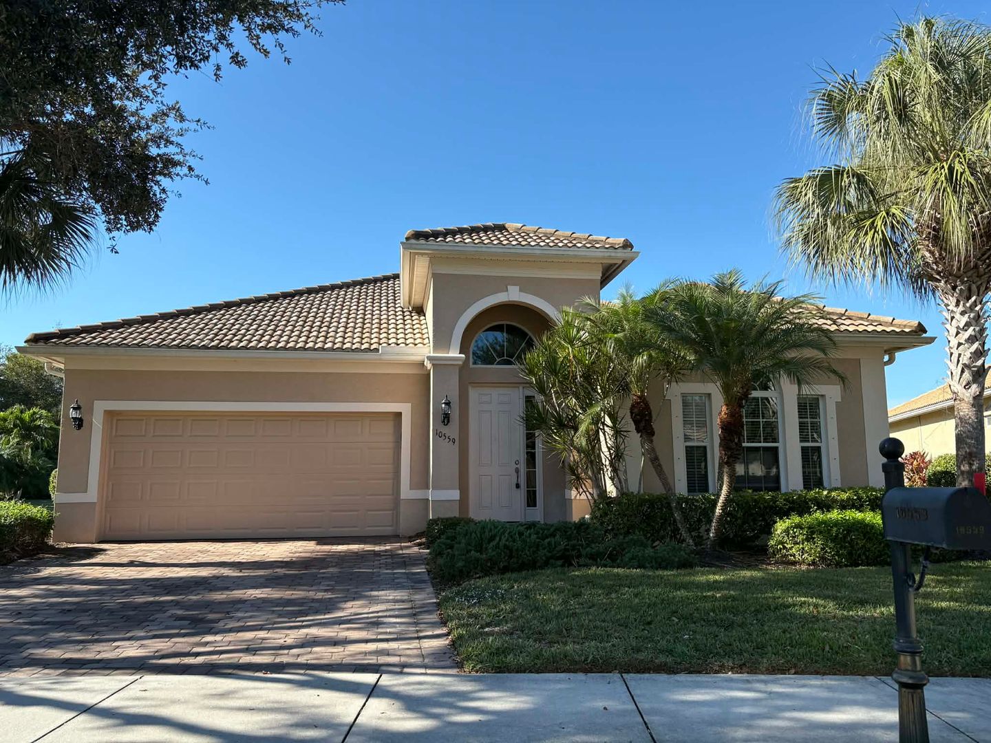 Bonita Springs House: 10559 Yorkstone Dr