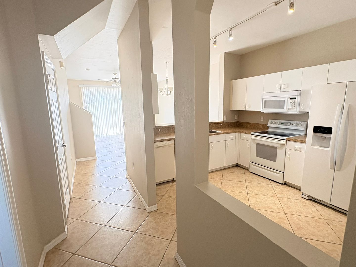 Fort Myers House: 3643 Pine Oak Cir # 105