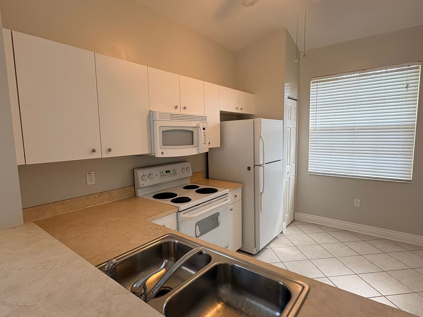 Fort Myers Townhome: 3636 Pine Oak Cir # 108