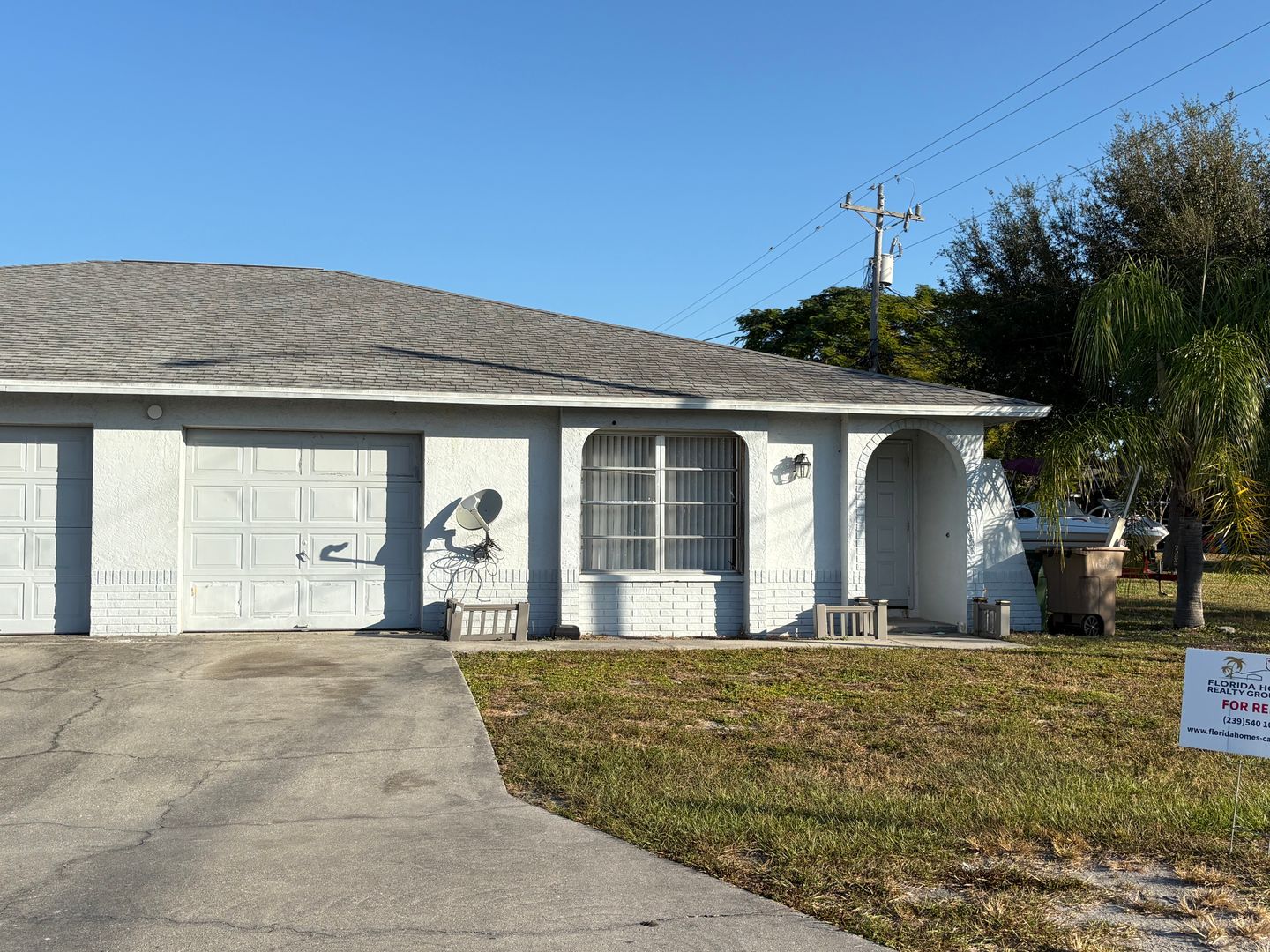 Cape Coral House: 727 SW 39th St
