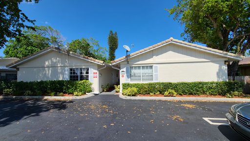 Coral Springs - 2 bedroom, 1.5 bath, updated apartment located to all Coral Springs has to offer. – photo 1