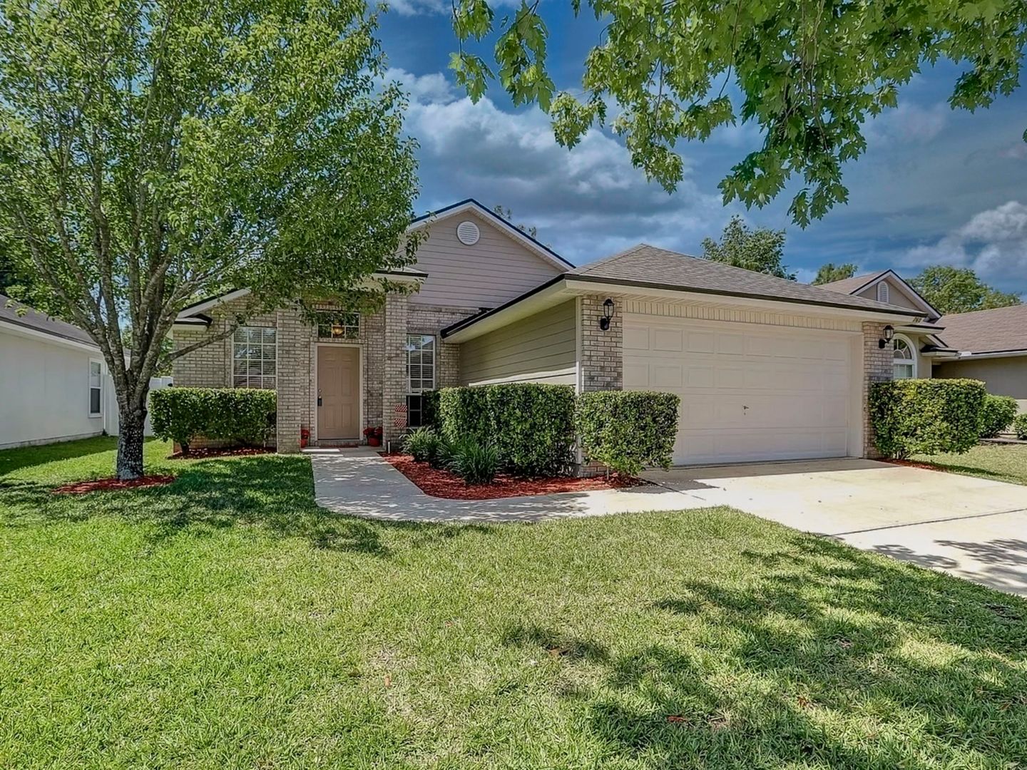 St Johns House: 760 S Lilac Loop