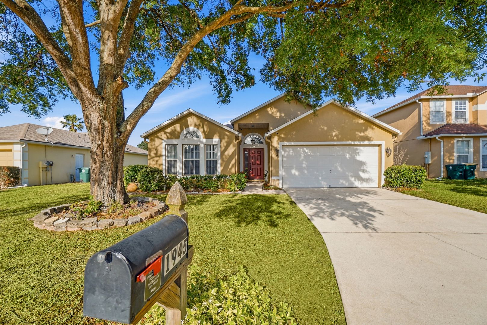 Jacksonville House: 1945 Millington Lane