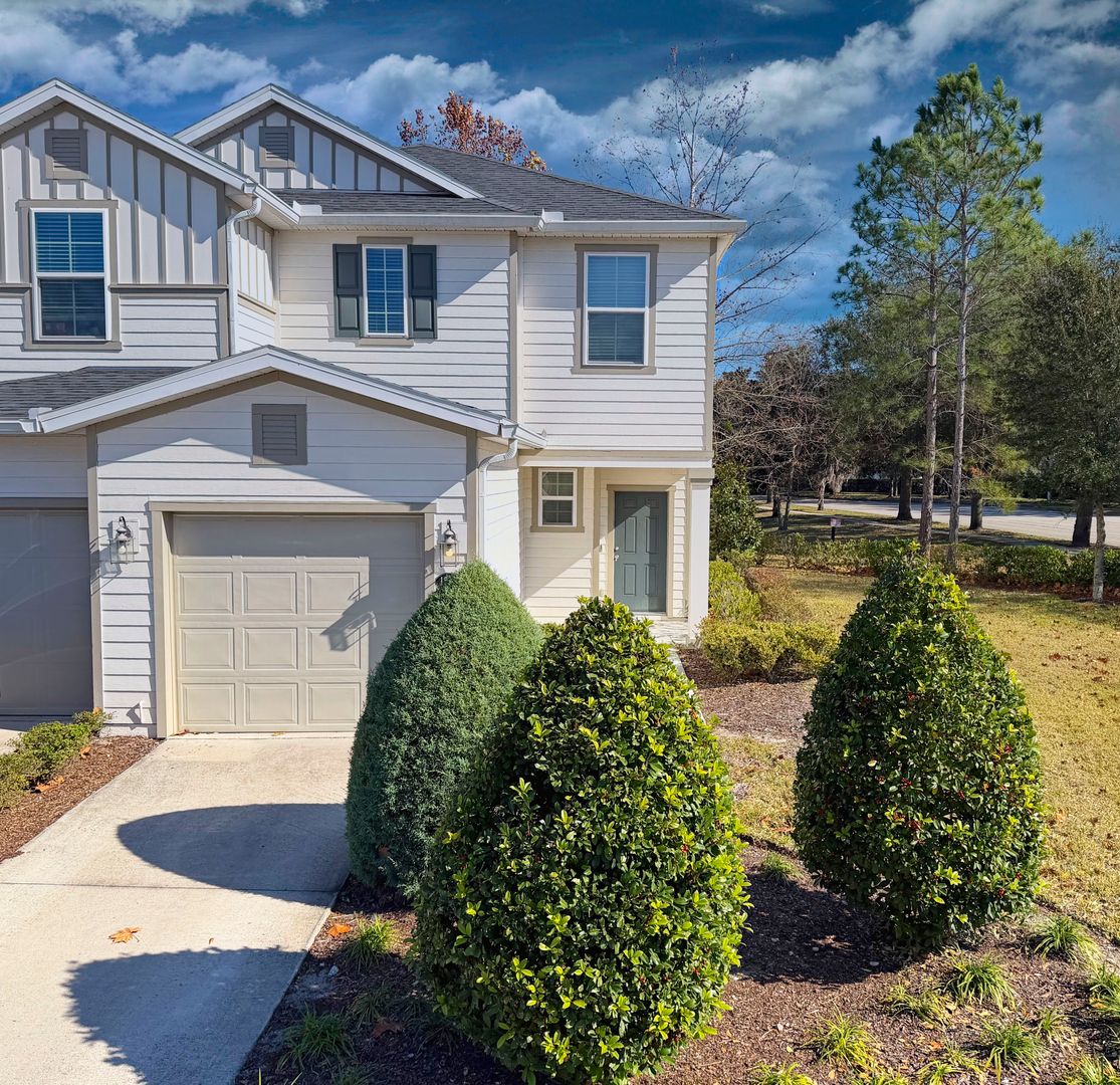 Jacksonville House: 13295 Didymus Drive