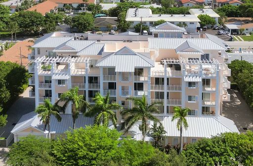 Gorgeous Penthouse Unit One Block from the Ocean – photo 1