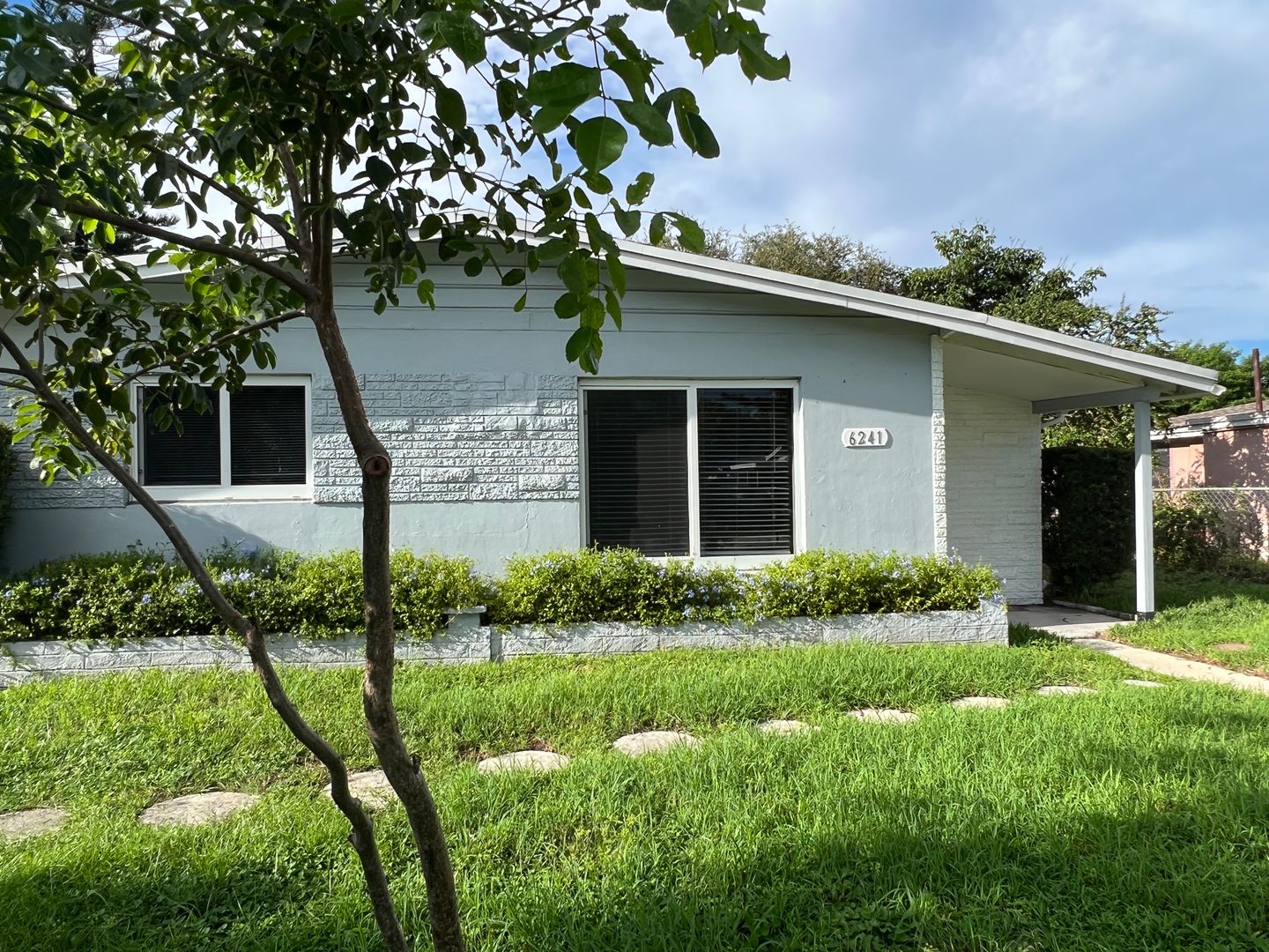 Davie Multiplex: 6241 SW 38th Court