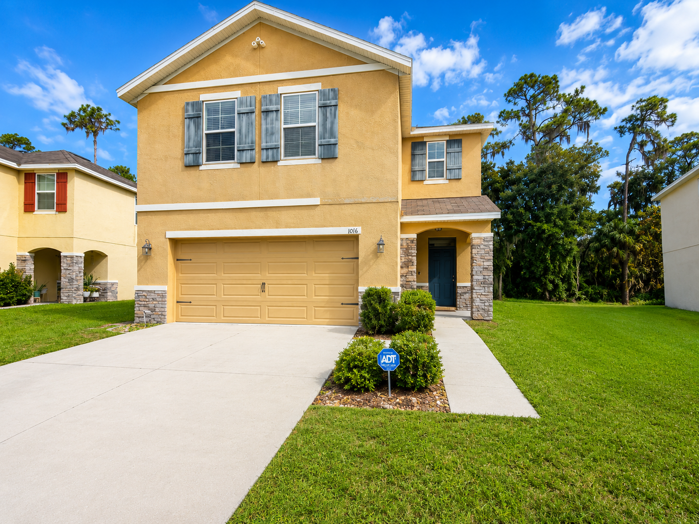 PLANT CITY House: 1016 ASHENTREE DR
