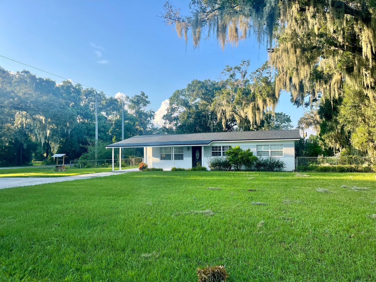 Lithia House: 18835 Dorman Rd