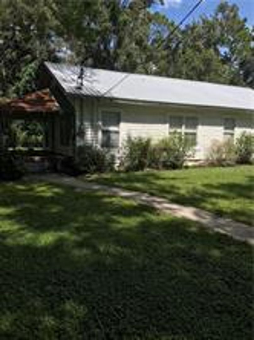 Lakeland House: 3031 Sleepy Hill Dr