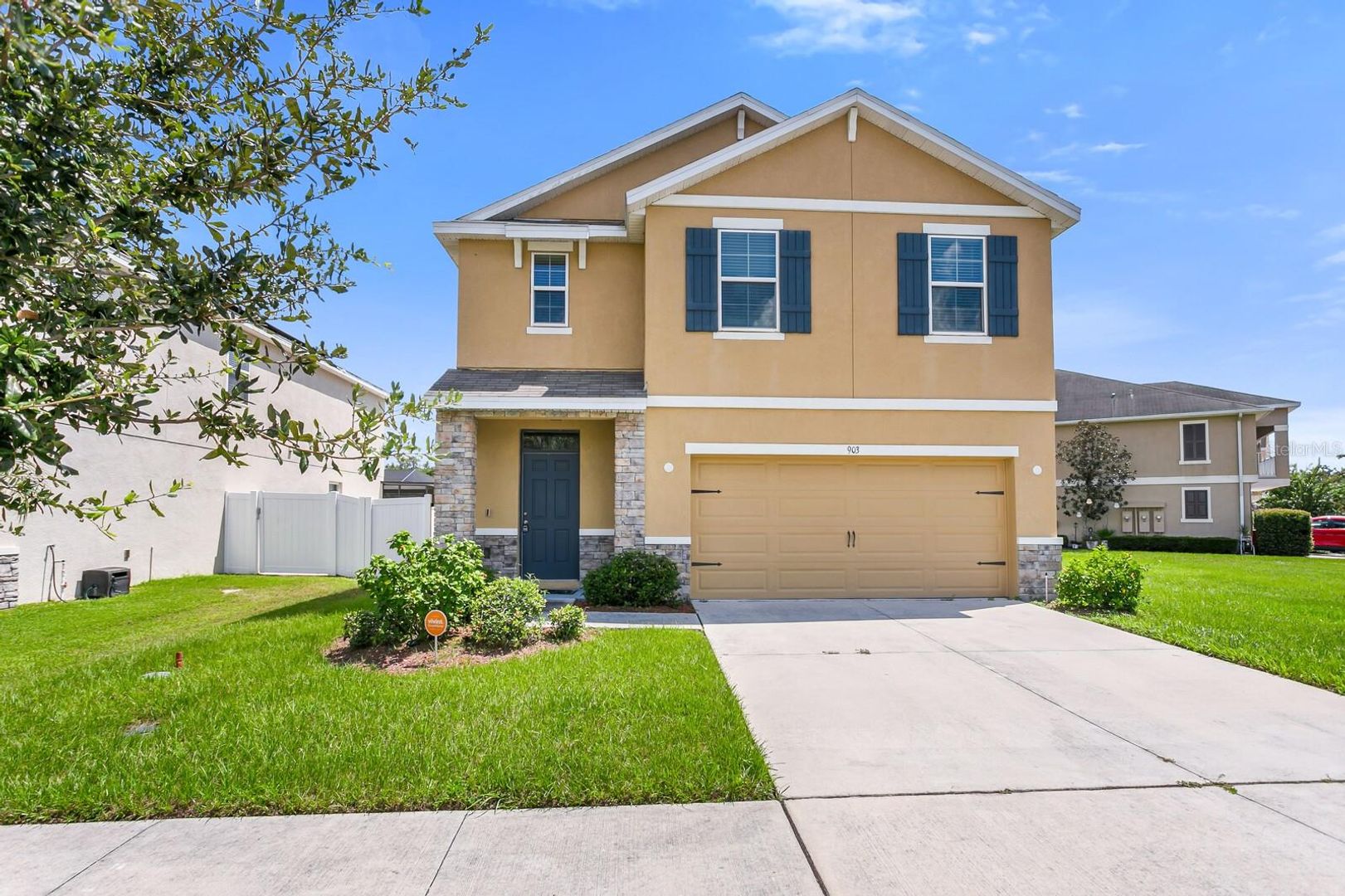 Plant City House: 903 Ashentree Dr.