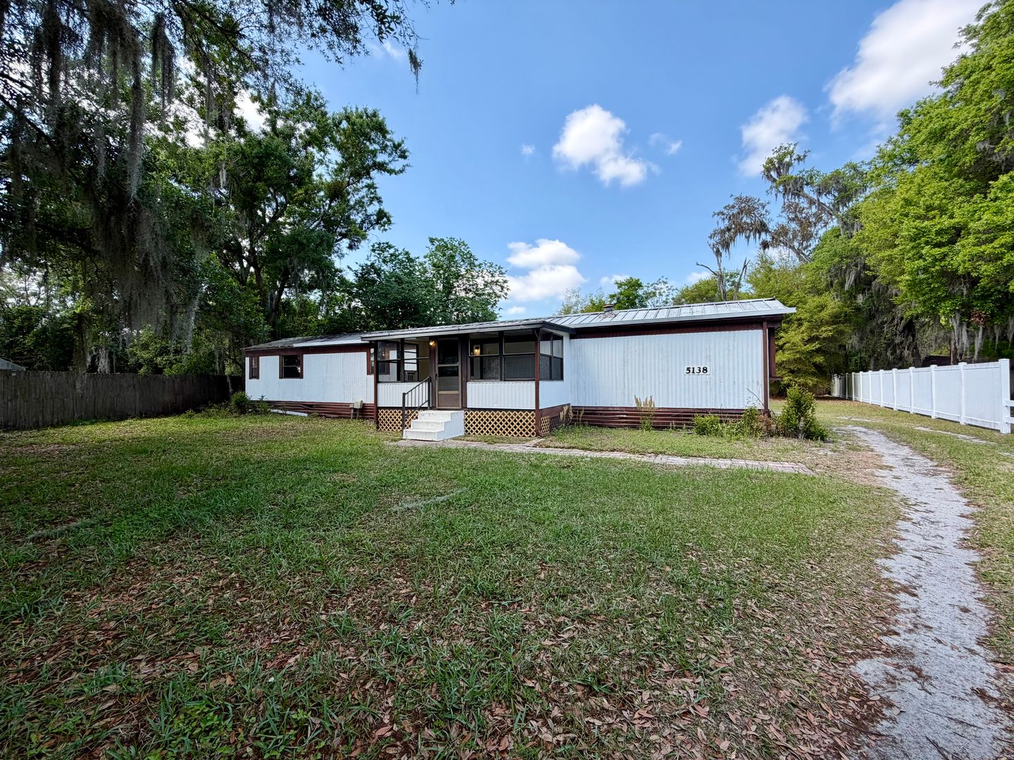 Lakeland House: 5138 Rollinglen Lp W