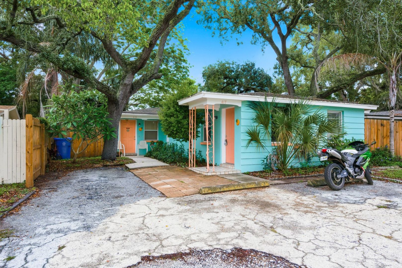 Dunedin House: 417 Milwaukee Ave