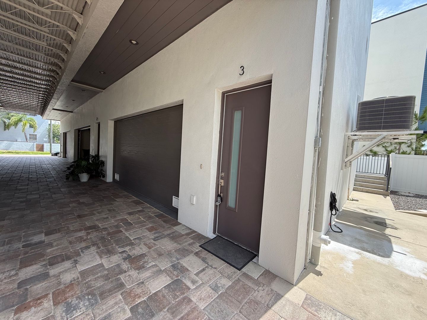 Tampa Townhome: 4910 W McElroy #3