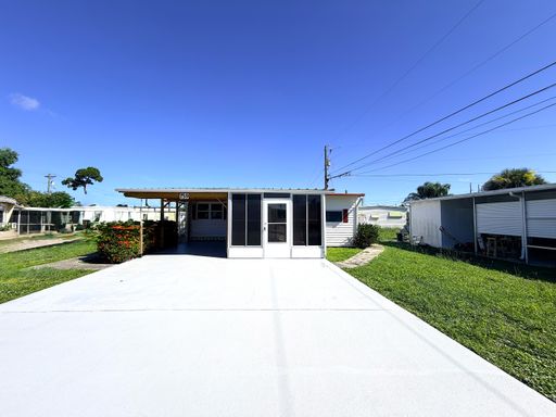FIRST MONTH RENT FREE! 2/1.5 IN N. FT. MYERS QUIET COMMUNITY!