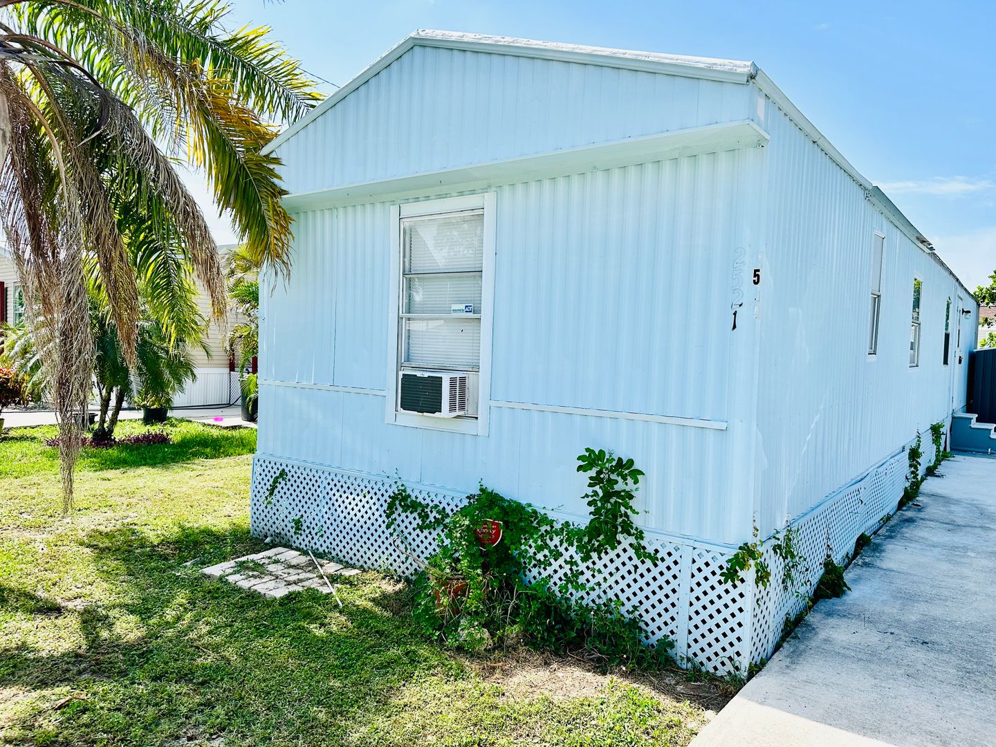 North Fort Myers House: 2521 Brownell Ct