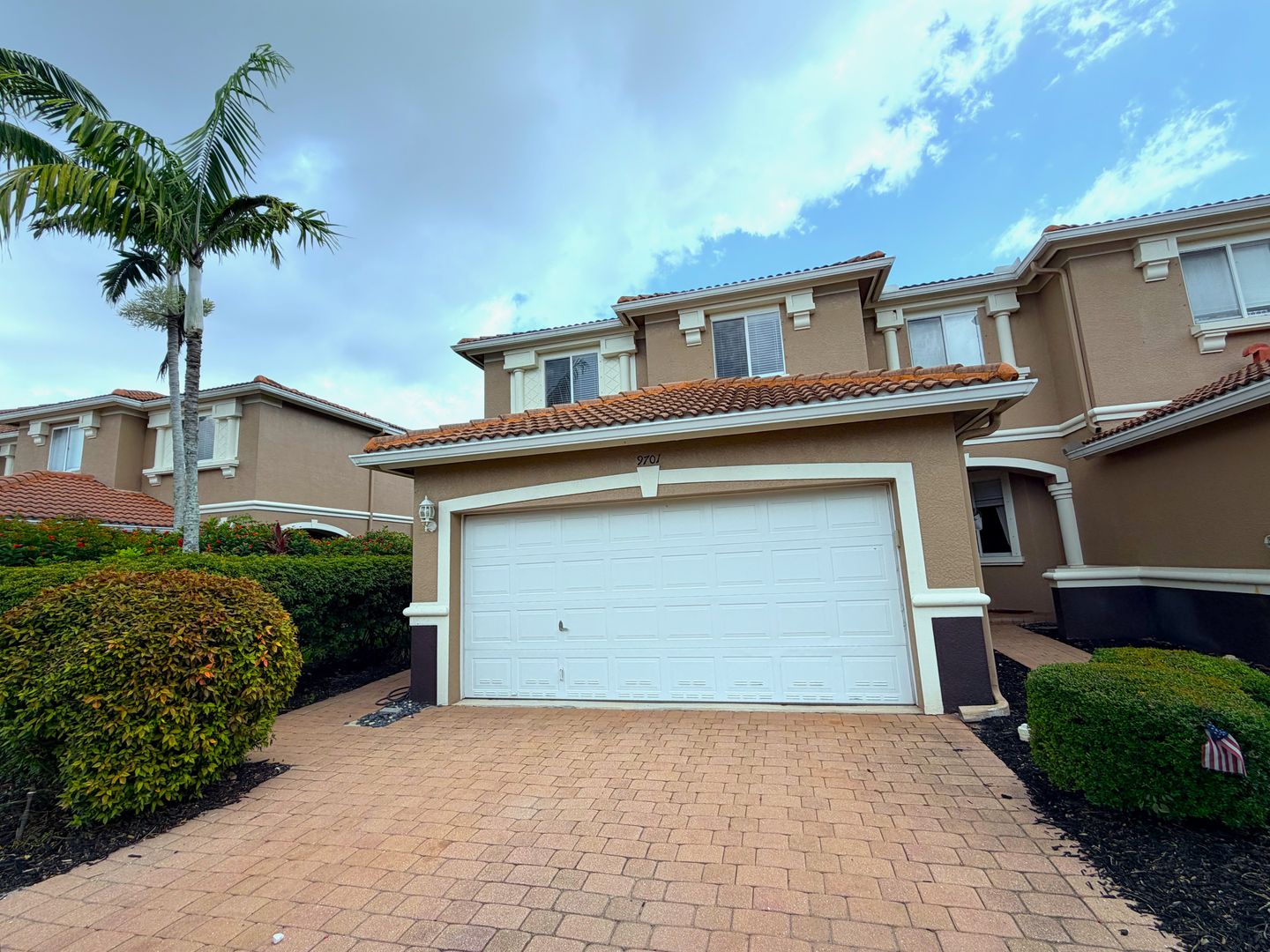 Fort Myers House: 9701 Roundstone Circle