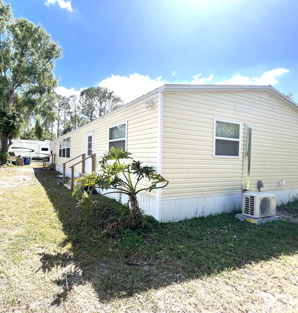 N. Ft. Myers House: 19381 Durrance Rd.