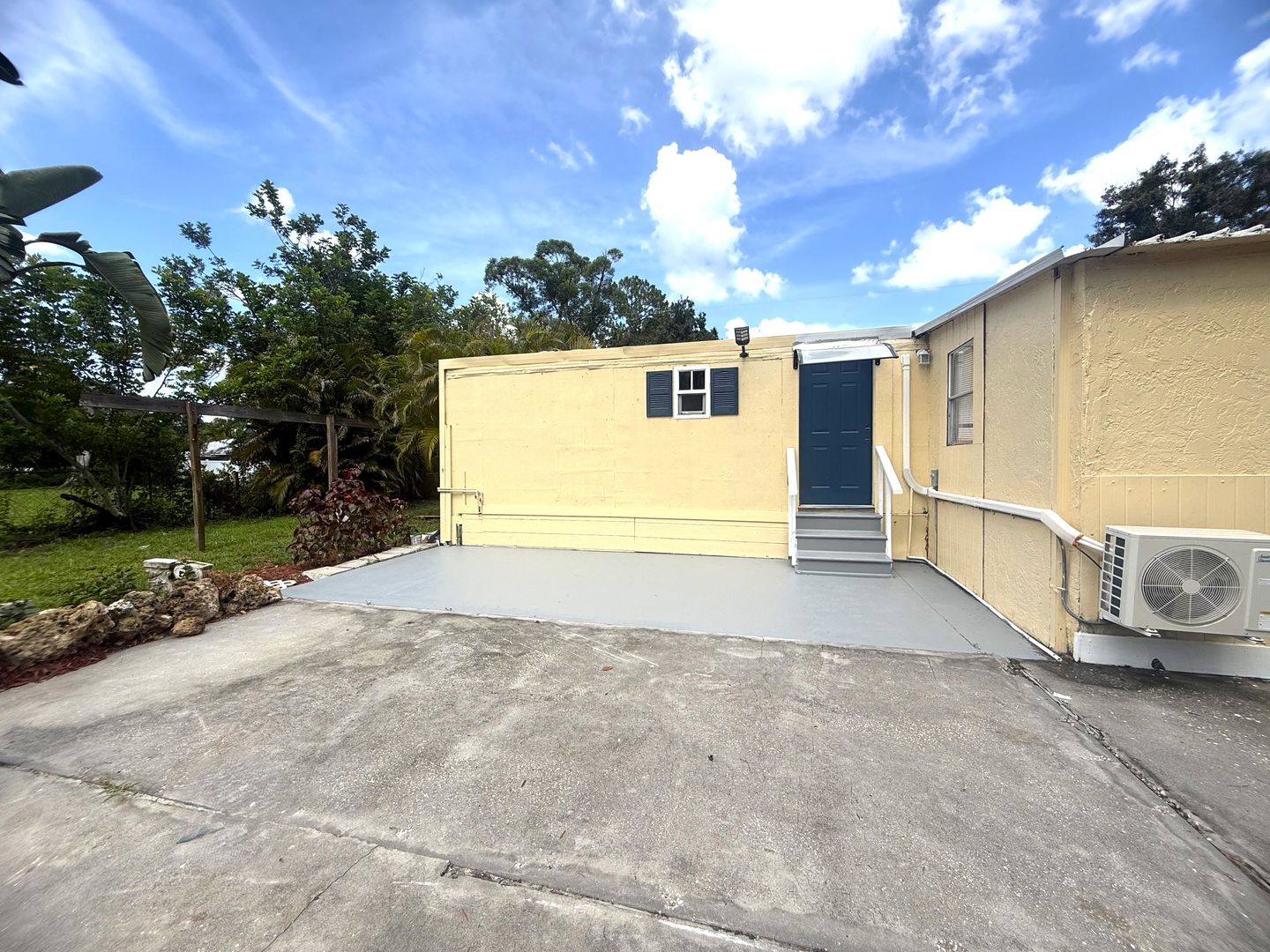 N. Ft. Myers Apartment: 8239 Suncoast Dr.