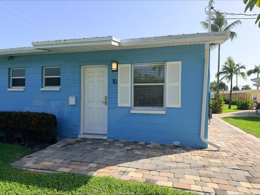 FIRST MONTH RENT FREE! STUDIO ALL UTILITIES INCLUDED + WIFI MINUTES FROM BEACH!