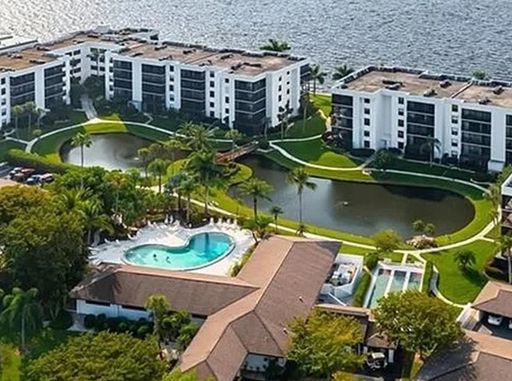 Riverfront Community Resort Style 2/2 Condo