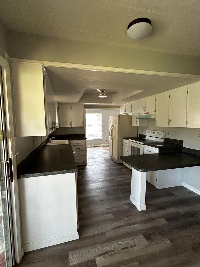 North Fort Myers Apartment: 8281 Sevigny Drive