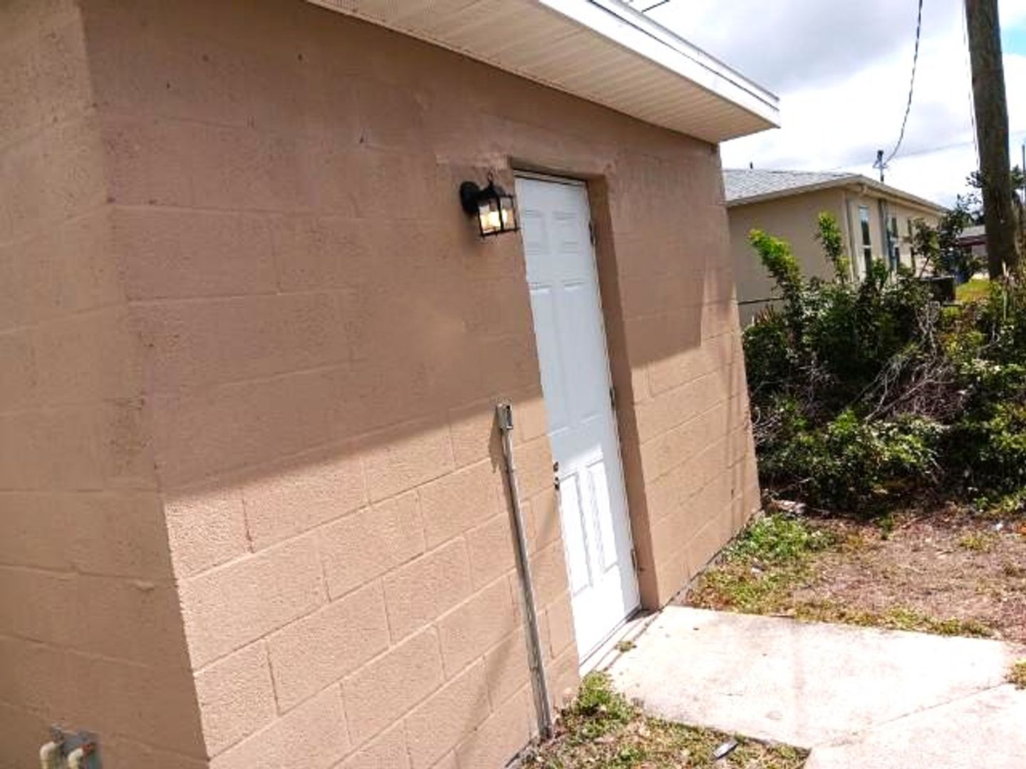 Fort Myers Apartment: 2117 Mitchell Ct