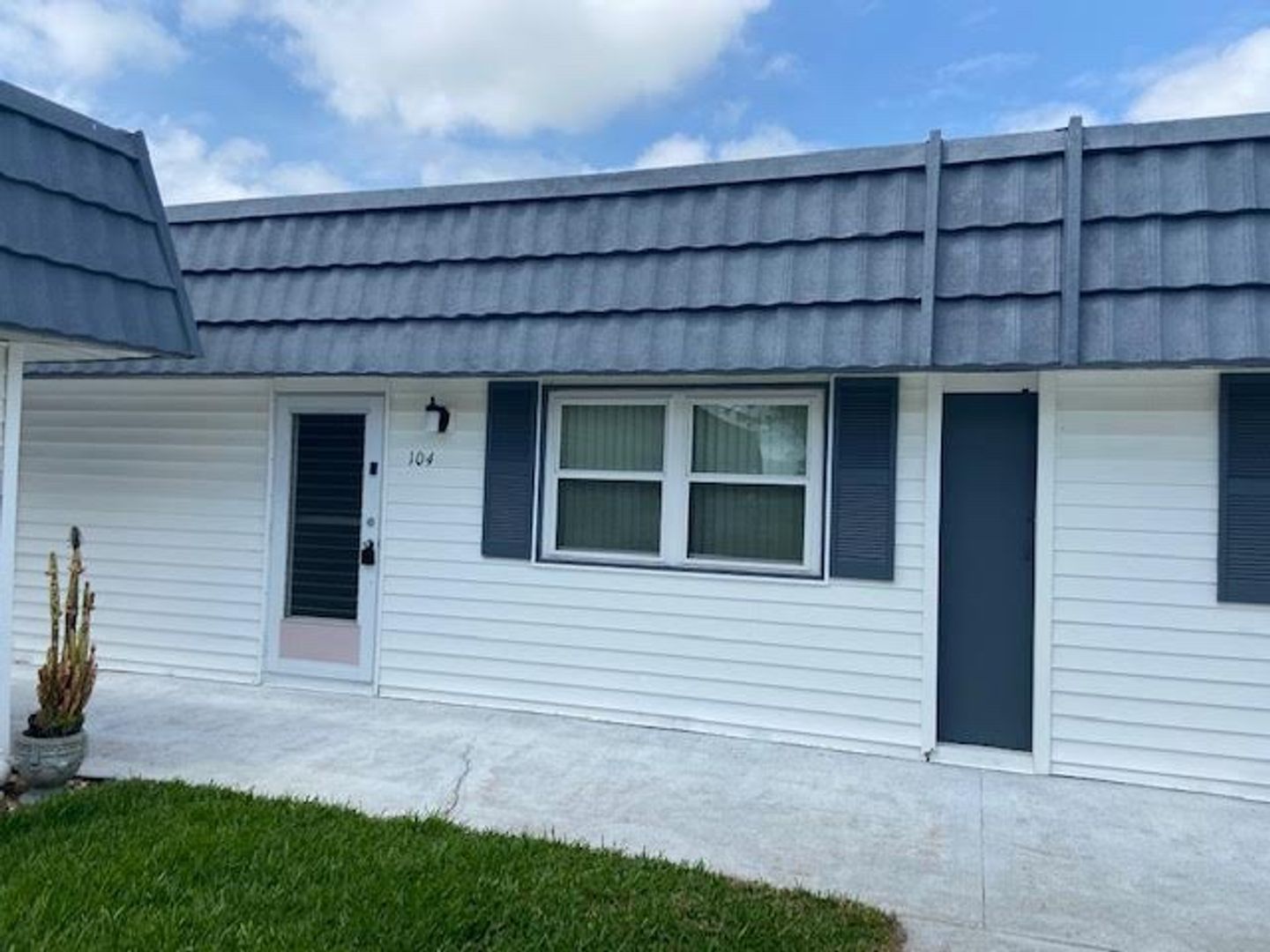 Sun City House: 205 Andover Place