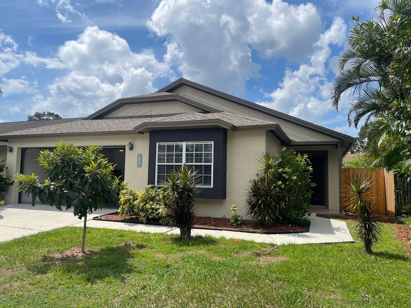 Brandon House: 1442 Tiverton Drive