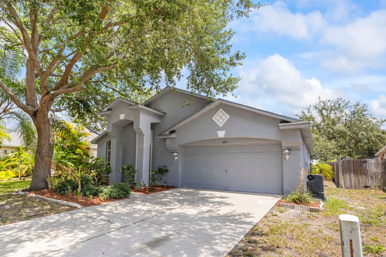 Riverview House: 11111 lakeside Vista Dr