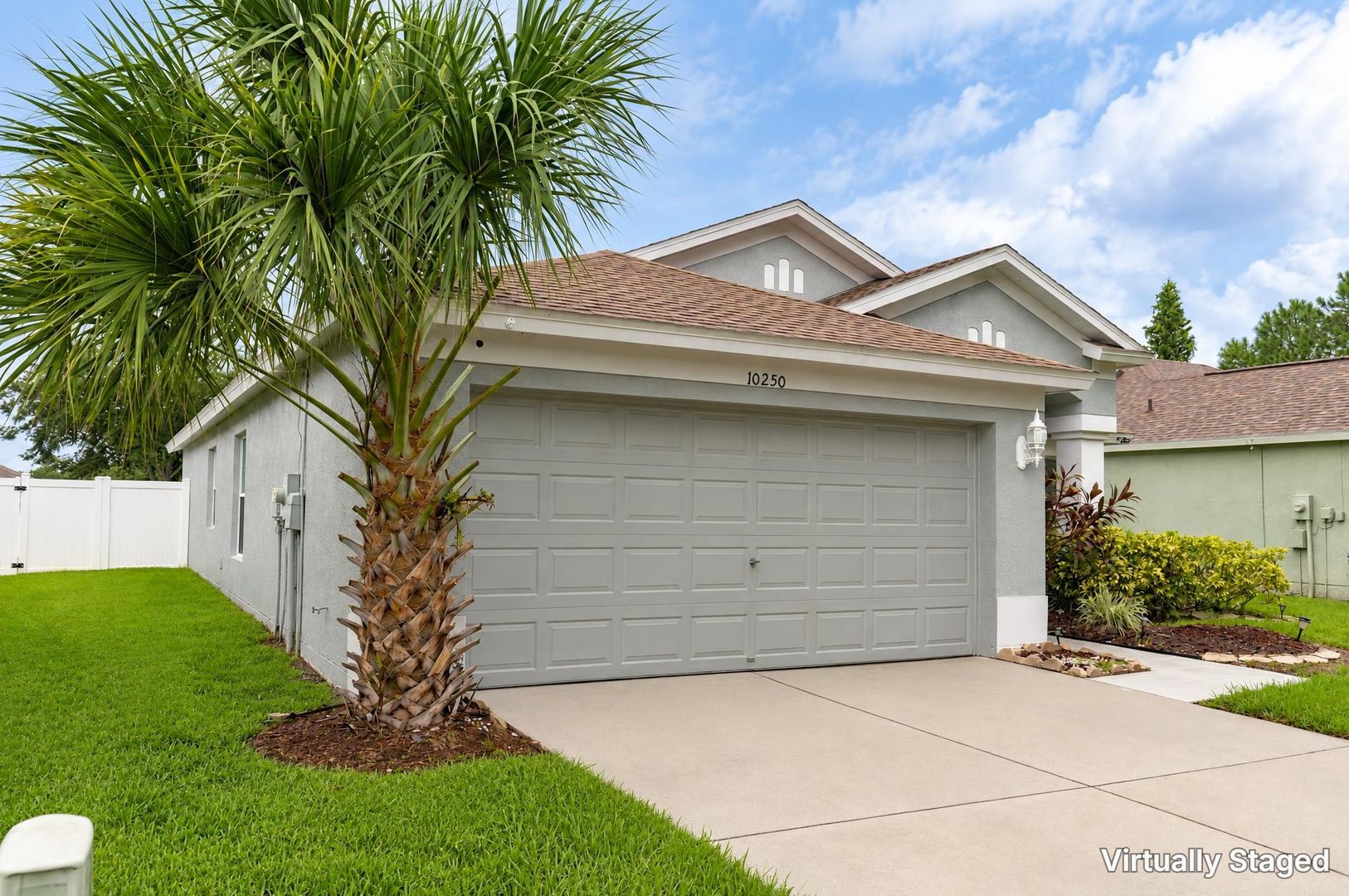 Riverview House: 10250 Hunters Haven