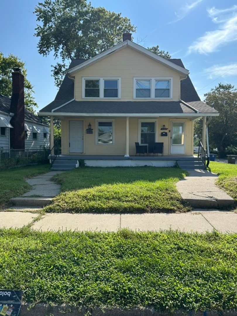 Dayton Apartment: 1682-1684 Hearthstone Dr.