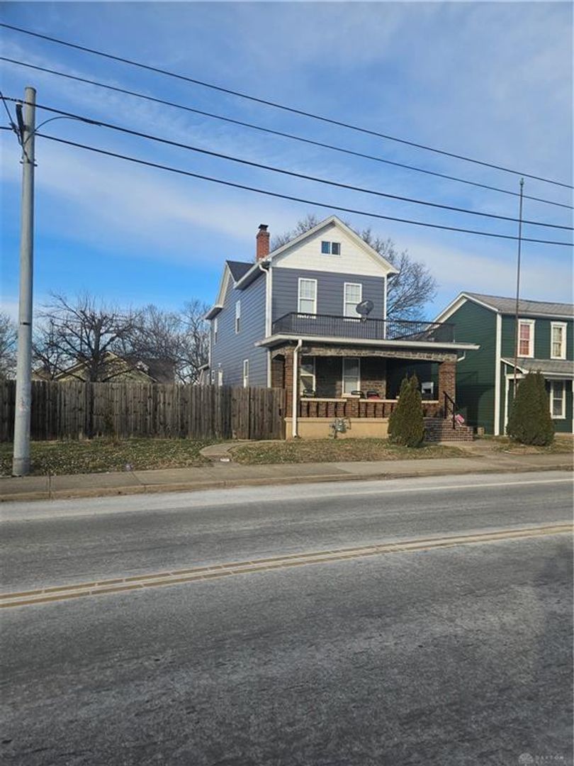 Dayton Apartment: 925 Xenia Ave.