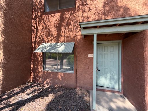 2Bdm 1.5Ba 2 Story Townhome, available now! – photo 1